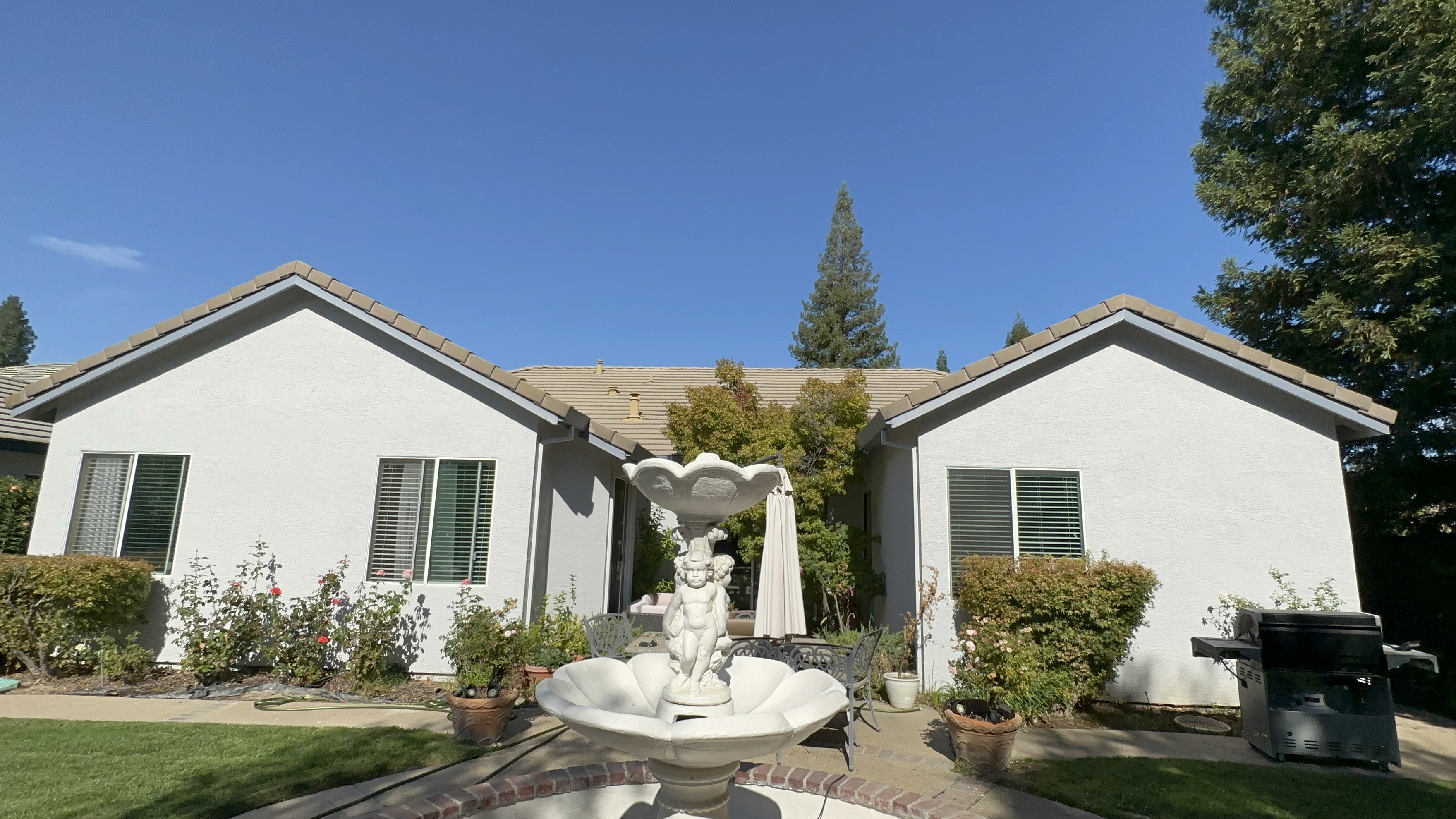 Soft Wash Roof Cleaning in Sacramento: A Chemical-Free Approach to Roof Maintenance